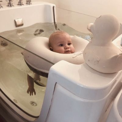Sparkle-babyspa-privesessie-float-massage Sparkle Baby Spa